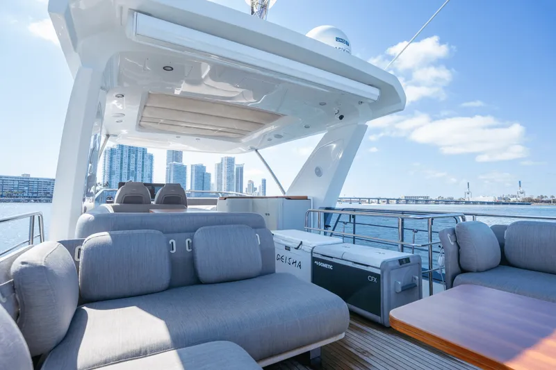 Slide: The Image of Azimut 60 FLY 2023 - 51