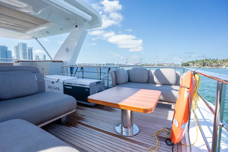 Slide: The Image of Azimut 60 FLY 2023 - 52