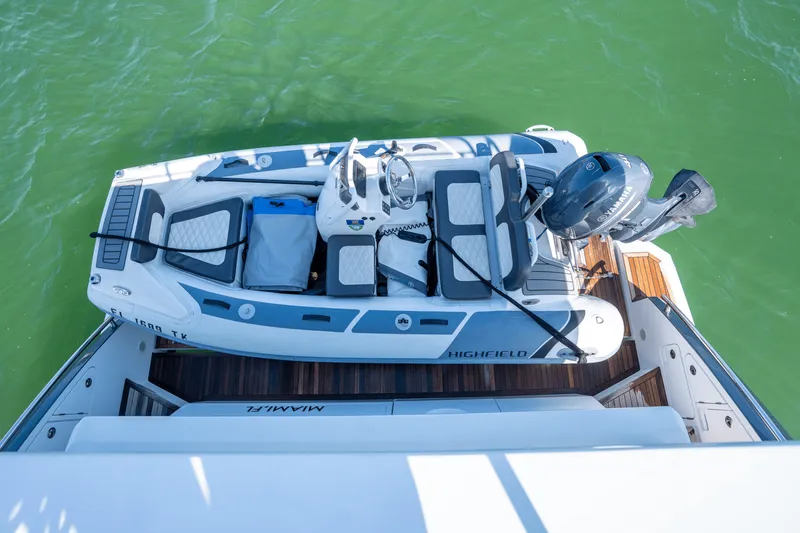 Slide: The Image of Azimut 60 FLY 2023 - 53