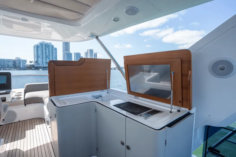 Slide: The Image of Azimut 60 FLY 2023 - 54