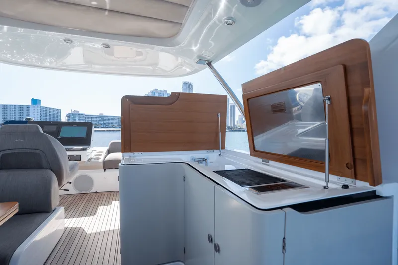 Slide: The Image of Azimut 60 FLY 2023 - 55