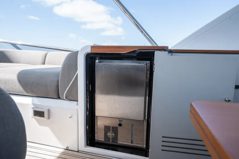 Slide: The Image of Azimut 60 FLY 2023 - 56