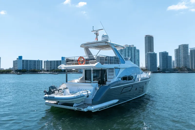 Slide: The Image of Azimut 60 FLY 2023 - 6