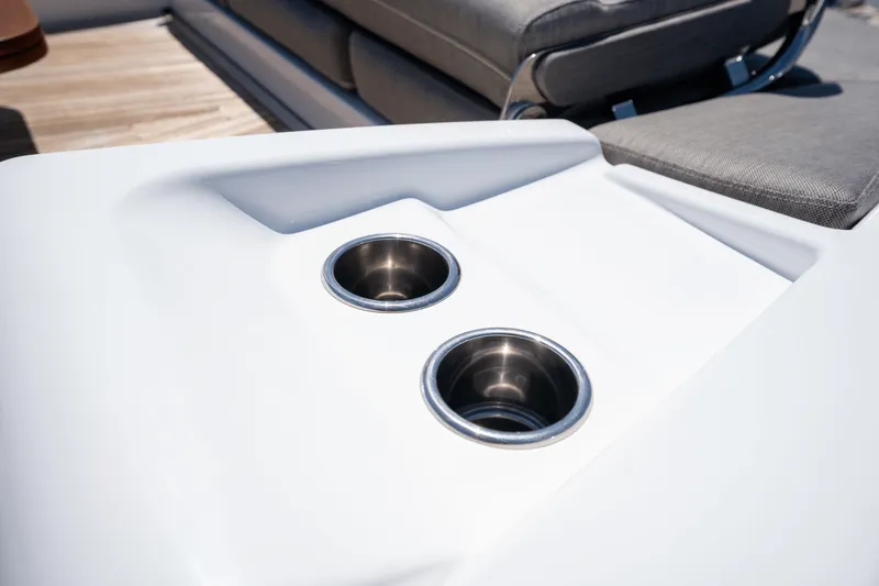 Slide: The Image of Azimut 60 FLY 2023 - 64