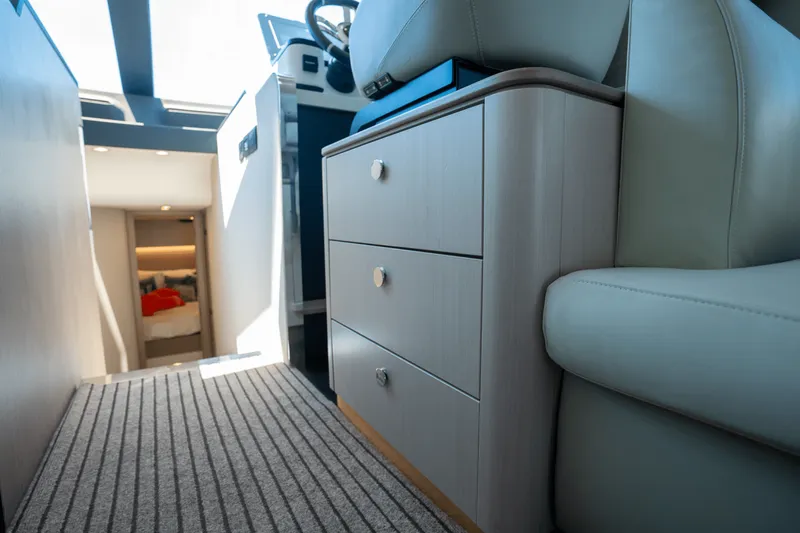 Slide: The Image of Azimut 60 FLY 2023 - 68