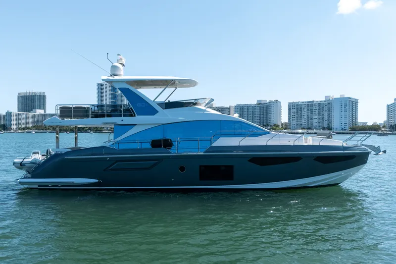 Slide: The Image of Azimut 60 FLY 2023 - 7