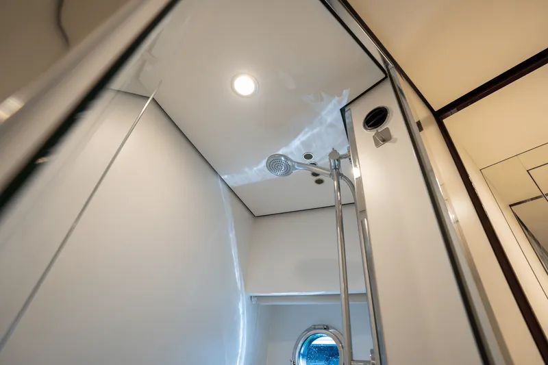 Slide: The Image of Azimut 60 FLY 2023 - 79