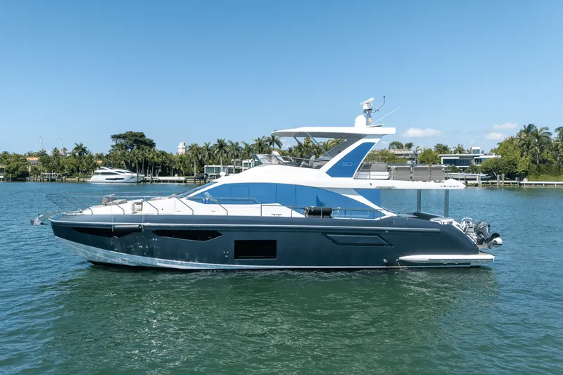 Slide: The Image of Azimut 60 FLY 2023 - 8