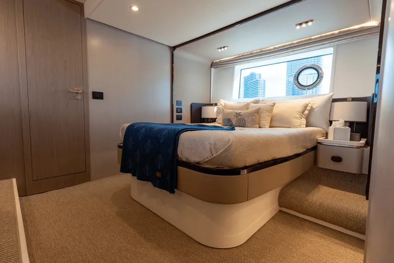 Slide: The Image of Azimut 60 FLY 2023 - 87
