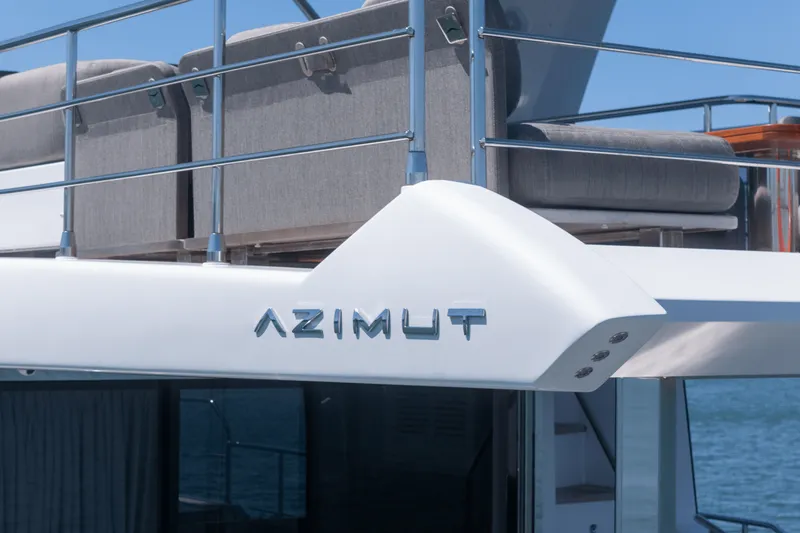 Slide: The Image of Azimut 60 FLY 2023 - 9