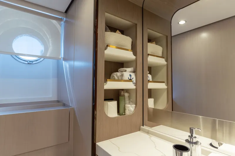 Slide: The Image of Azimut 60 FLY 2023 - 91