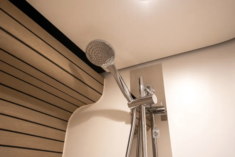 Slide: The Image of Azimut 60 FLY 2023 - 93