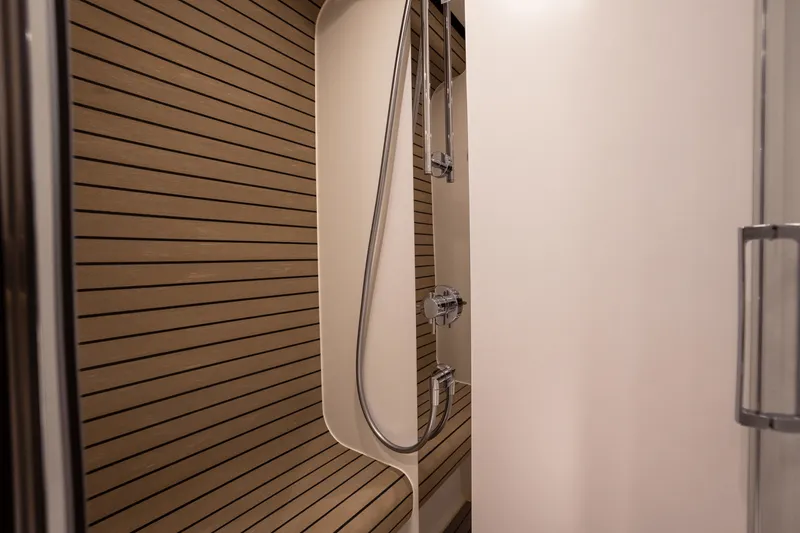 Slide: The Image of Azimut 60 FLY 2023 - 94