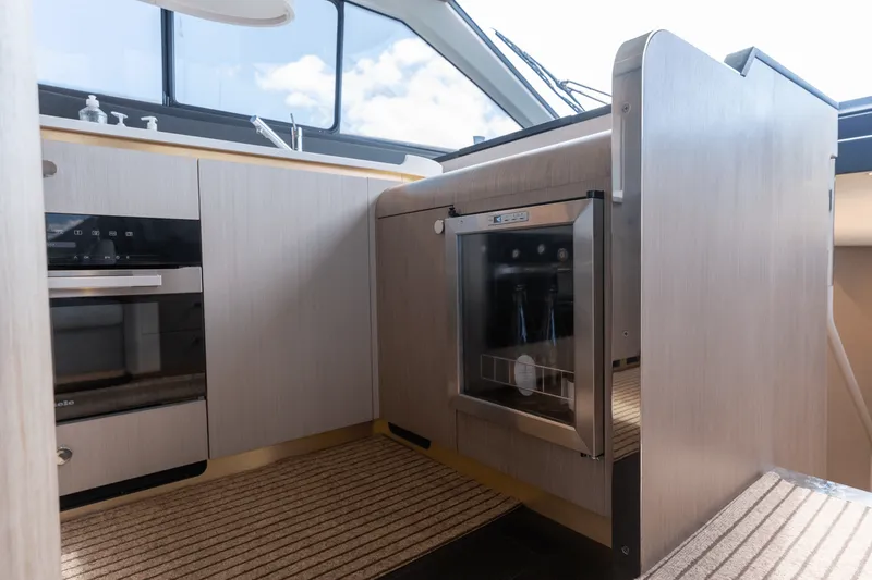 Slide: The Image of Azimut 60 FLY 2023 - 99