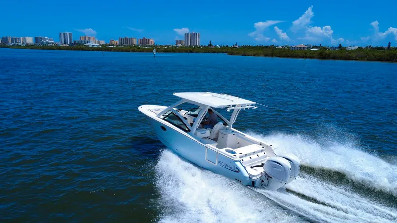 Slide: The Image of Robalo R257 2025 - 56