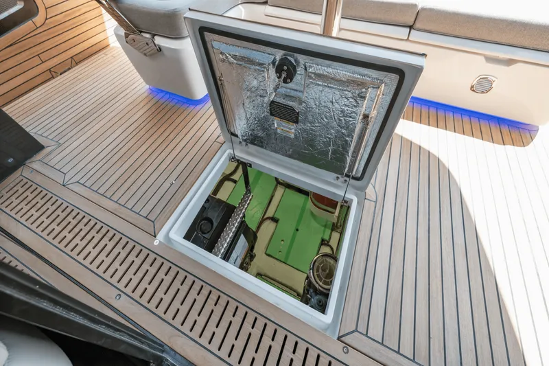 Slide: The Image of Galeon 450 HTC 2024 - 14