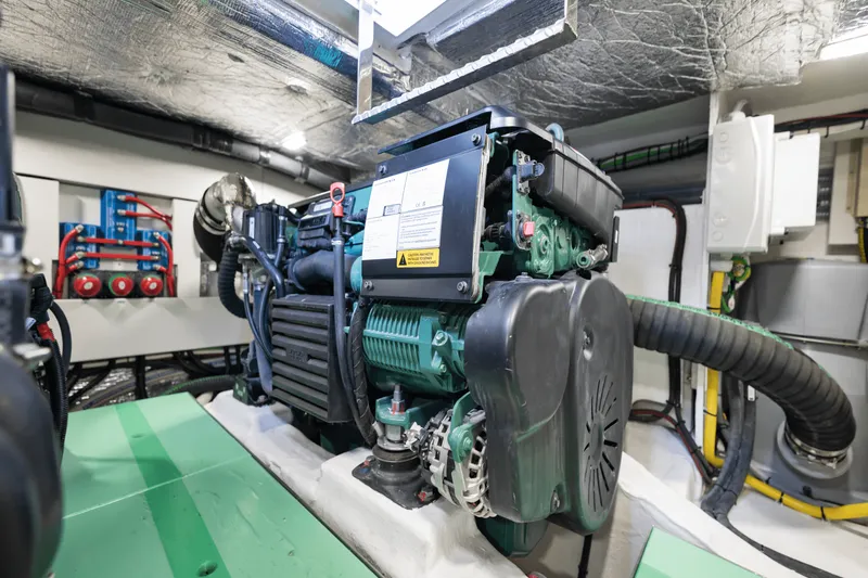 Slide: The Image of Galeon 450 HTC 2024 - 18