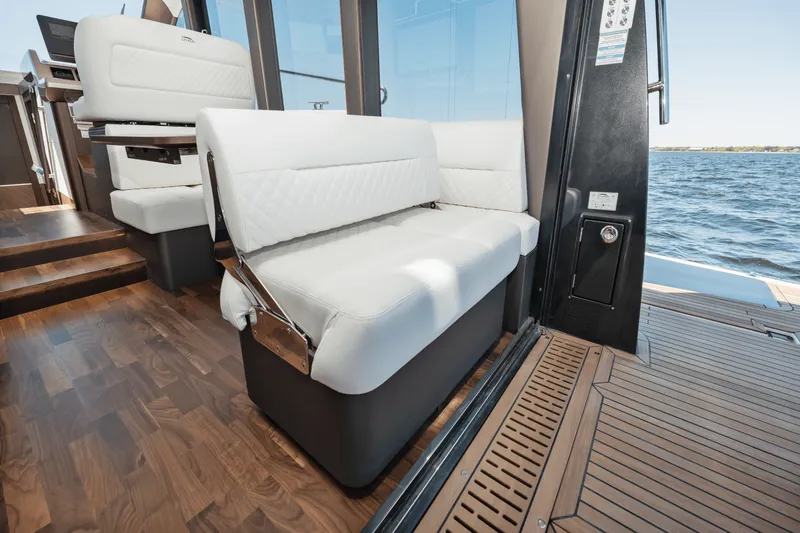 Slide: The Image of Galeon 450 HTC 2024 - 21