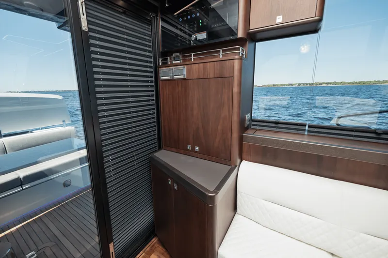 Slide: The Image of Galeon 450 HTC 2024 - 23