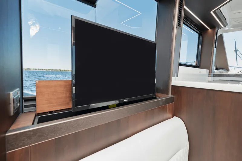 Slide: The Image of Galeon 450 HTC 2024 - 26