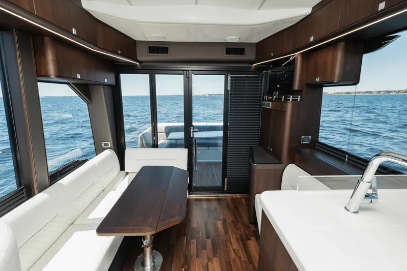 Slide: The Image of Galeon 450 HTC 2024 - 27