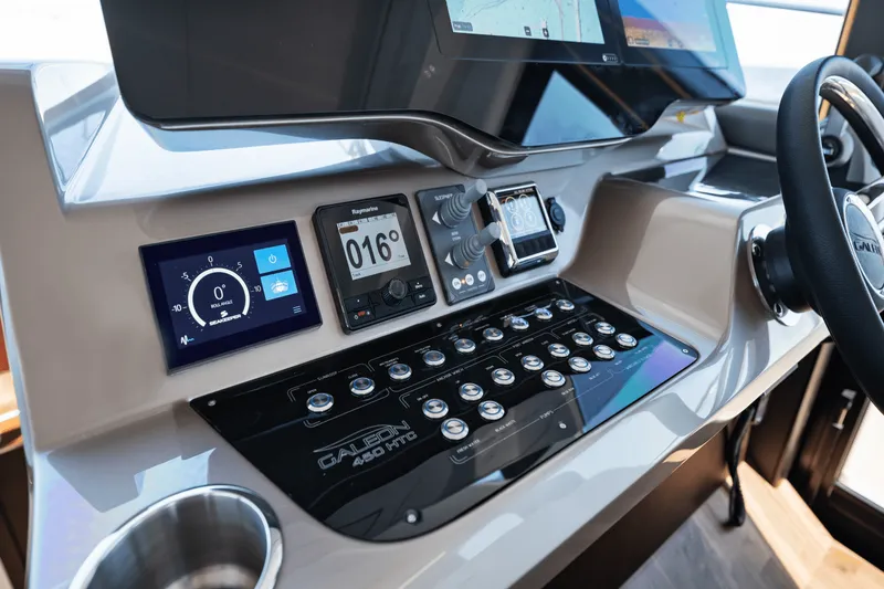 Slide: The Image of Galeon 450 HTC 2024 - 34