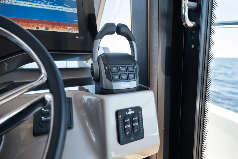 Slide: The Image of Galeon 450 HTC 2024 - 36