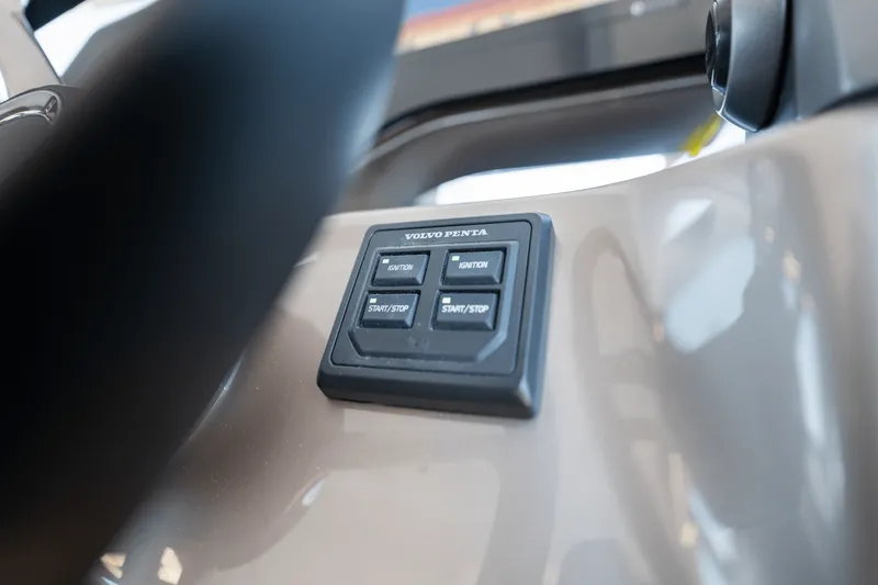 Slide: The Image of Galeon 450 HTC 2024 - 37