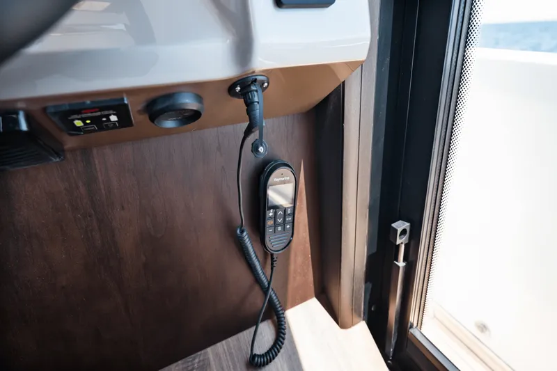 Slide: The Image of Galeon 450 HTC 2024 - 39