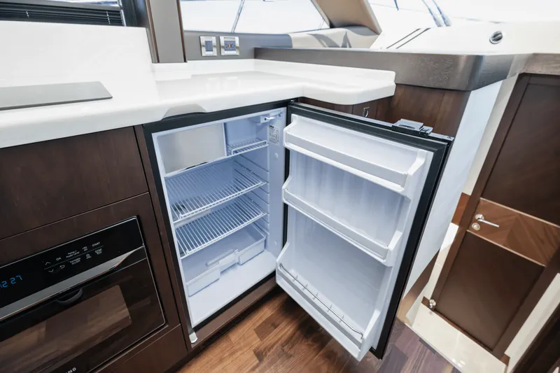 Slide: The Image of Galeon 450 HTC 2024 - 41