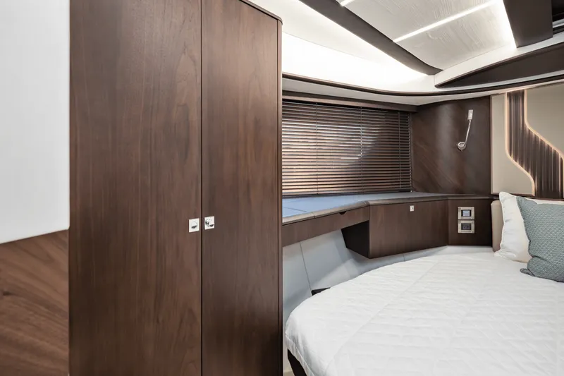 Slide: The Image of Galeon 450 HTC 2024 - 46