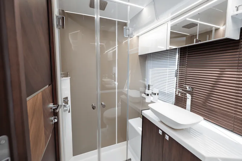 Slide: The Image of Galeon 450 HTC 2024 - 49