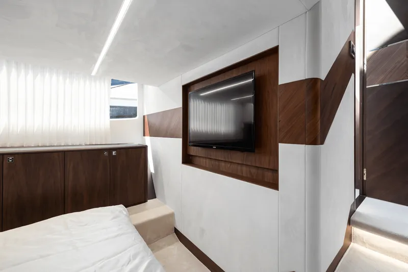 Slide: The Image of Galeon 450 HTC 2024 - 54