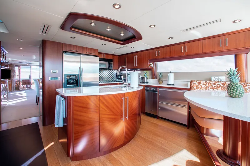 Slide: The Image of Lazzara Yachts 80 Skylounge 2005 - 31