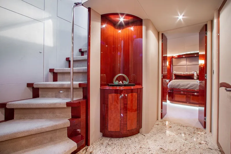 Slide: The Image of Lazzara Yachts 80 Skylounge 2005 - 33