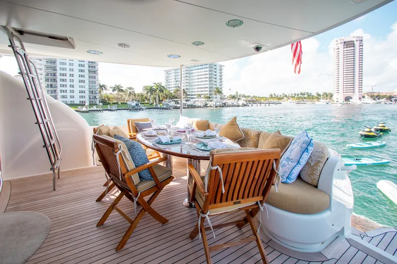 Slide: The Image of Lazzara Yachts 80 Skylounge 2005 - 22