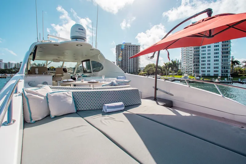 Slide: The Image of Lazzara Yachts 80 Skylounge 2005 - 18