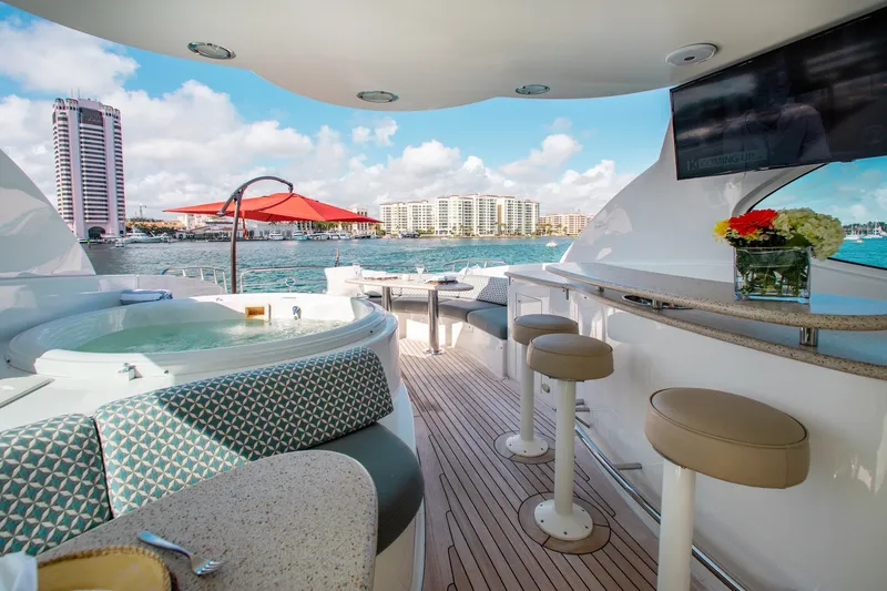 Slide: The Image of Lazzara Yachts 80 Skylounge 2005 - 16