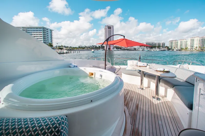 Slide: The Image of Lazzara Yachts 80 Skylounge 2005 - 13