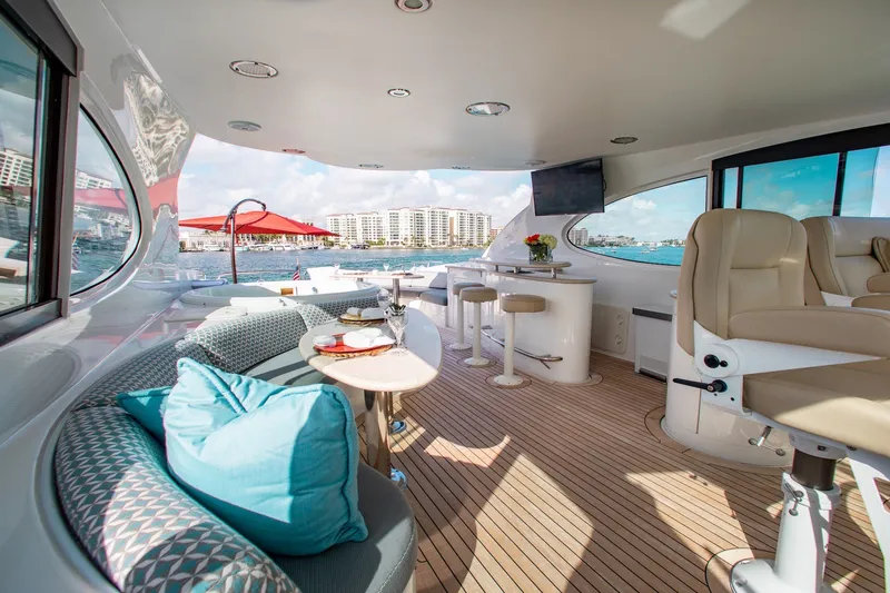 Slide: The Image of Lazzara Yachts 80 Skylounge 2005 - 15