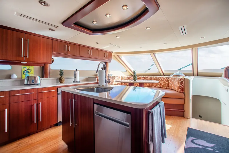 Slide: The Image of Lazzara Yachts 80 Skylounge 2005 - 32