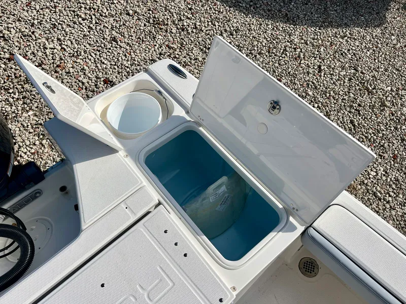 Slide: The Image of Robalo 226 2026 - 10