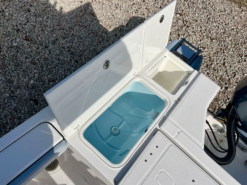 Slide: The Image of Robalo 226 2026 - 11