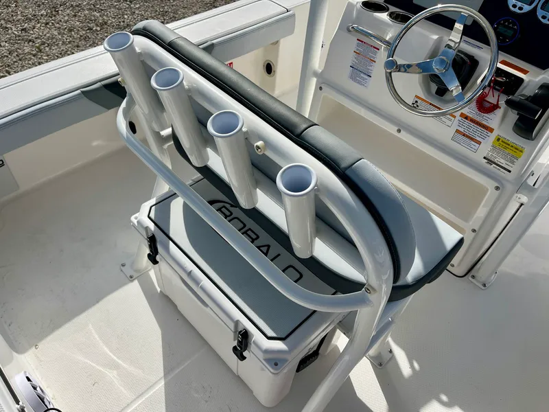 Slide: The Image of Robalo 226 2026 - 15