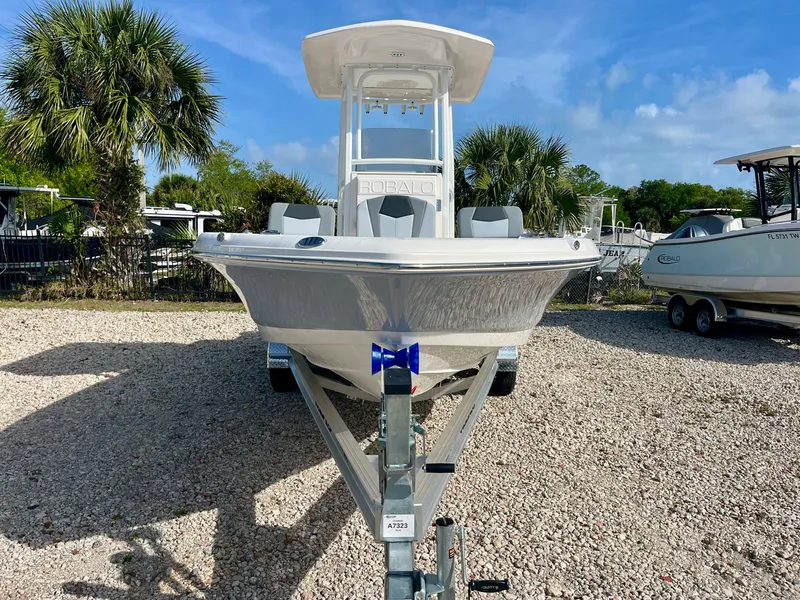 Slide: The Image of Robalo 226 2026 - 2