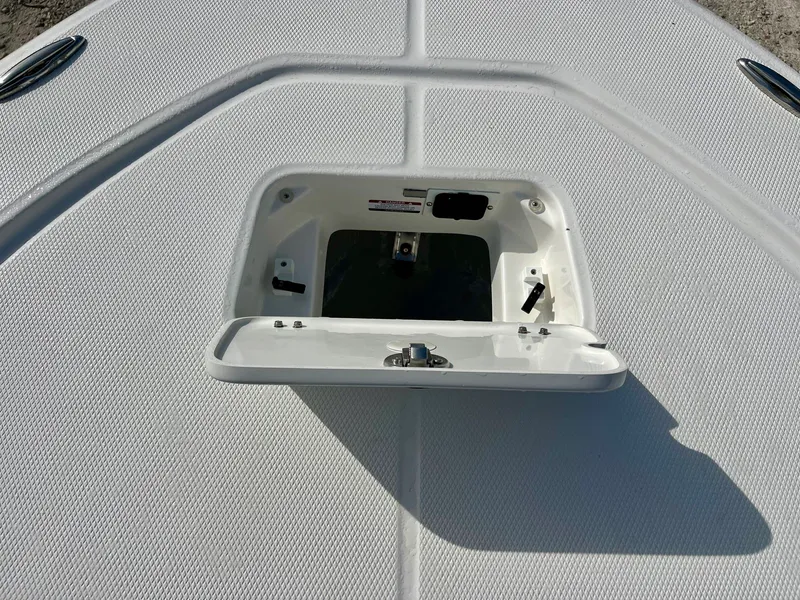 Slide: The Image of Robalo 226 2026 - 26