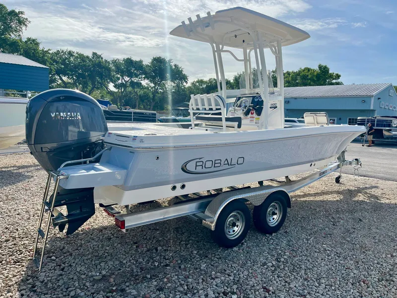 Slide: The Image of Robalo 226 2026 - 5