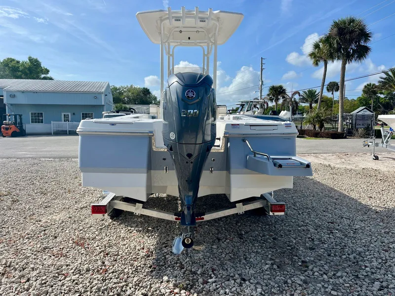 Slide: The Image of Robalo 226 2026 - 6