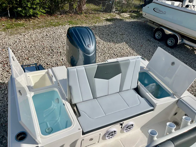 Slide: The Image of Robalo 226 2026 - 9