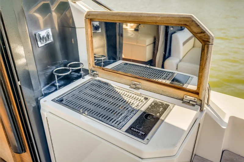 Slide: The Image of Sea Ray 510 SUNDANCER 2013 - 11